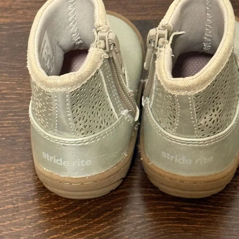 Stride rite Madison silver baby boot Size 3.5
